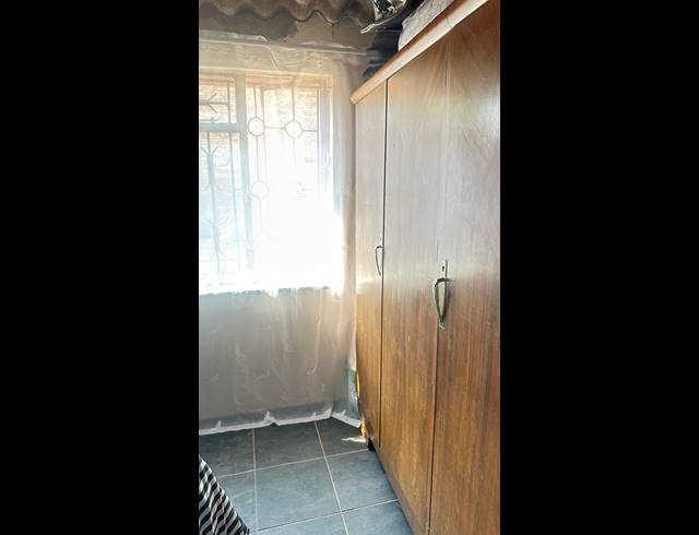 2 BEDROOM HOUSE FOR SALE IN MABOPANE  UNIT B
